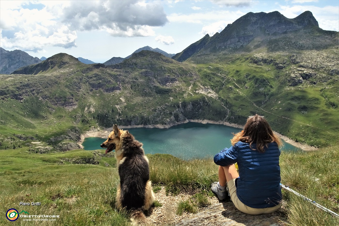 81 In contemplazione del panorama sui Laghi Gemelli.JPG